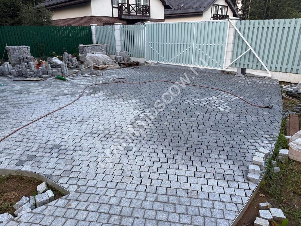 Гранитная брусчатка 100*100*50 мм, сибирский гранит