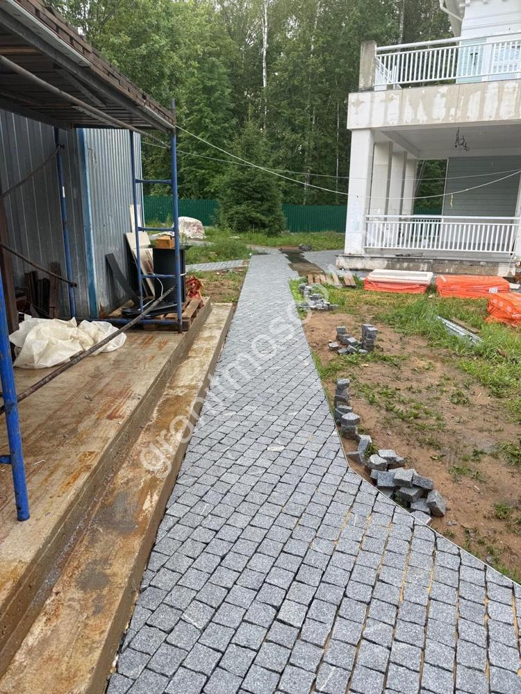 Гранитная брусчатка 100*100*50 мм, сибирский гранит